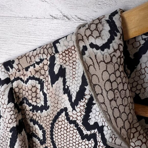 Cabi Blouse Womens Size Medium Serpentine Snake Print Ruffle Collar City Top - Picture 8 of 15